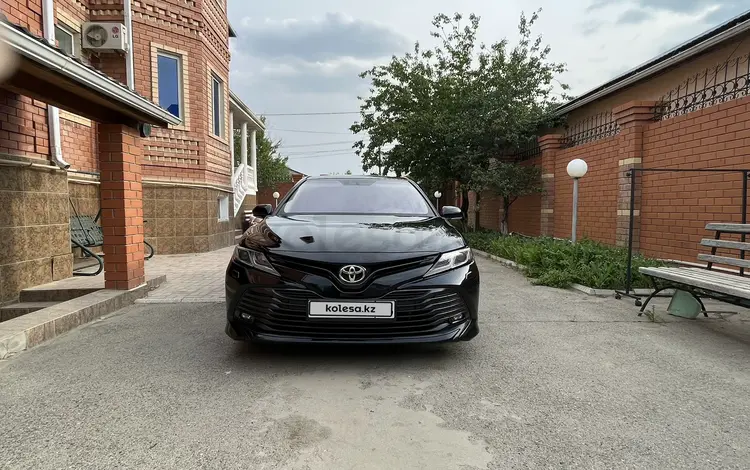 Toyota Camry 2019 года за 14 500 000 тг. в Атырау