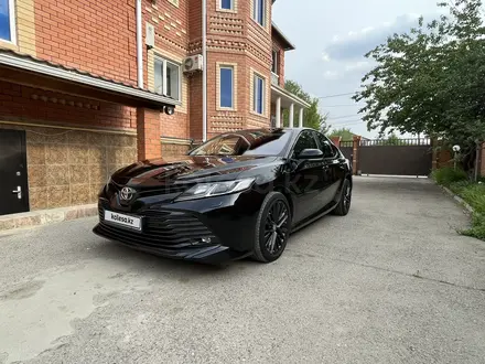 Toyota Camry 2019 года за 14 500 000 тг. в Атырау – фото 9