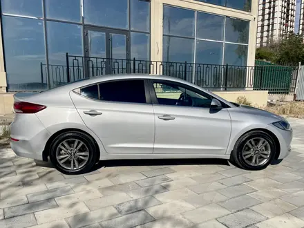 Hyundai Elantra 2018 года за 6 500 000 тг. в Актау – фото 2