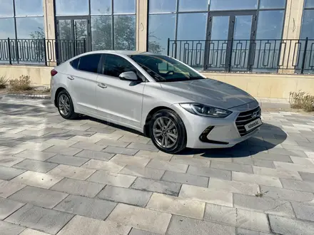 Hyundai Elantra 2018 года за 6 500 000 тг. в Актау