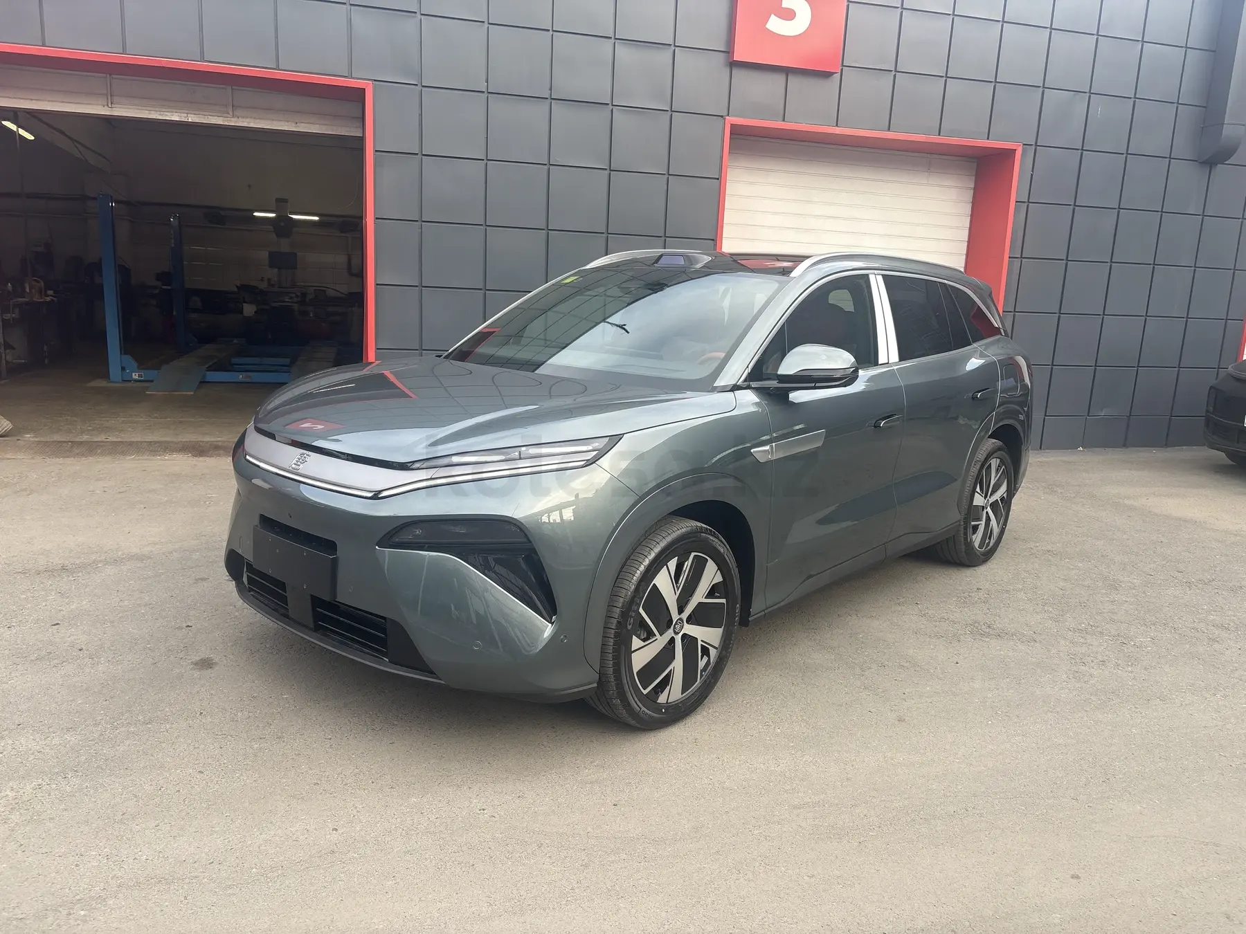 BYD Tang L, 2026