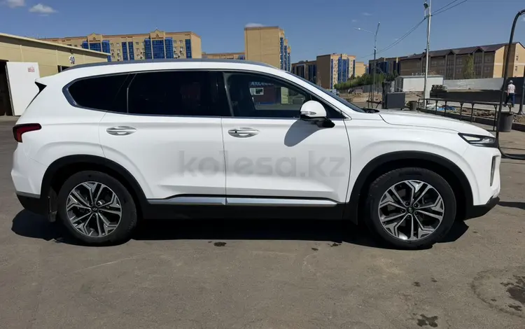 Hyundai Santa Fe 2020 года за 12 600 000 тг. в Астана