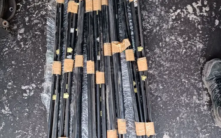 Молдинги на боковые стекла рав 4үшін15 000 тг. в Алматы