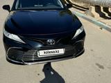 Toyota Camry 2022 года за 16 200 000 тг. в Жезказган – фото 2