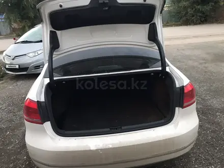 Volkswagen Passat 2012 года за 4 000 000 тг. в Актобе – фото 3