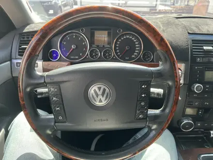 Volkswagen Touareg 2004 года за 4 500 000 тг. в Алматы – фото 2