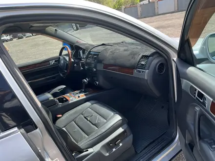 Volkswagen Touareg 2004 года за 4 500 000 тг. в Алматы – фото 5