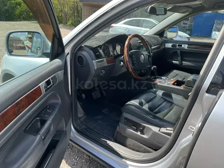 Volkswagen Touareg 2004 года за 4 500 000 тг. в Алматы – фото 9