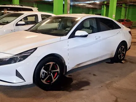 Hyundai Elantra 2023 года за 9 600 000 тг. в Астана – фото 2