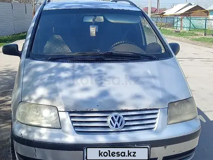 Volkswagen Sharan 2003 года за 2 600 000 тг. в Шымкент