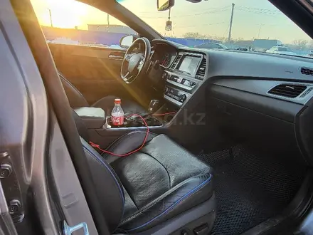 Hyundai Sonata 2018 года за 9 600 000 тг. в Актобе – фото 2
