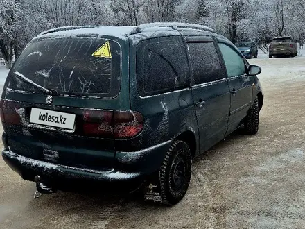 Volkswagen Sharan 1997 года за 1 750 000 тг. в Петропавловск – фото 4