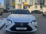 Lexus ES 250 2020 года за 23 000 000 тг. в Алматы