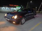 Mercedes-Benz E 200 1998 года за 2 600 000 тг. в Шымкент – фото 2