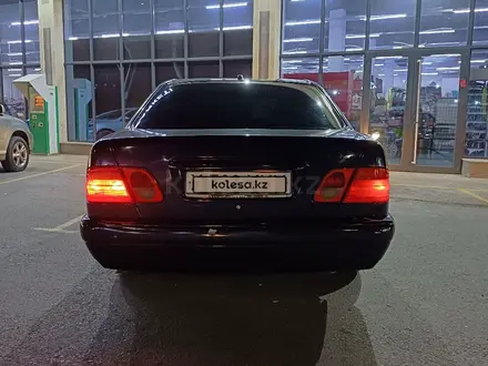 Mercedes-Benz E 200 1998 года за 2 200 000 тг. в Шымкент – фото 4