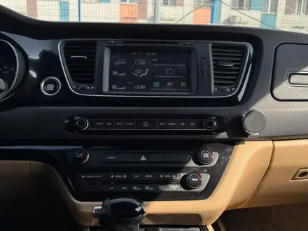 Kia Carnival 2018 года за 10 600 000 тг. в Алматы – фото 14