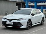 Toyota Camry 2020 года за 14 500 000 тг. в Шымкент