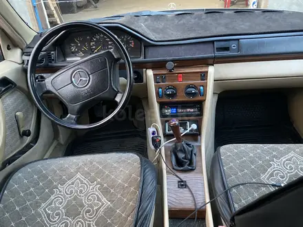 Mercedes-Benz E 200 1989 года за 1 350 000 тг. в Экибастуз – фото 4