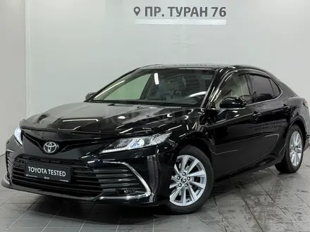 Toyota Camry Prestige 2023 года за 15 800 000 тг. в Астана