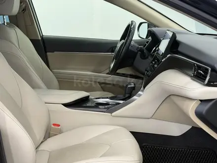 Toyota Camry Prestige 2023 года за 15 800 000 тг. в Астана – фото 6