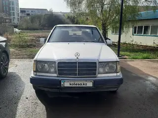 Mercedes-Benz E 230