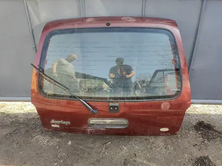 Дверь багажника Киа Спортэйдж первое поколение за 85 000 тг. в Алматы – фото 2