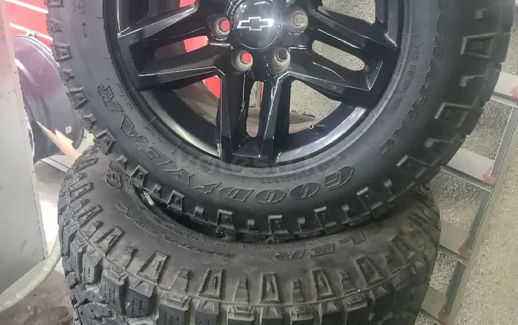 Диски с шинами Chevrolet Silverado за 660 000 тг. в Алматы