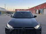 Toyota RAV4 2021 года за 14 800 000 тг. в Актау