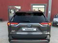 Toyota RAV4 2021 года за 14 800 000 тг. в Актау – фото 2