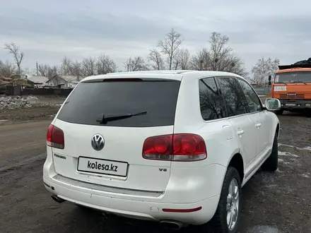 Volkswagen Touareg 2004 года за 3 500 000 тг. в Аксу – фото 2