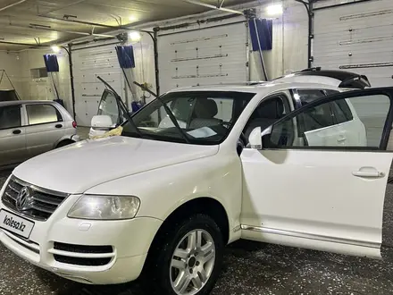 Volkswagen Touareg 2004 года за 3 500 000 тг. в Аксу – фото 9