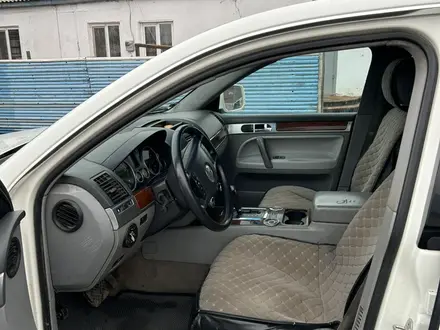 Volkswagen Touareg 2004 года за 3 500 000 тг. в Аксу – фото 11