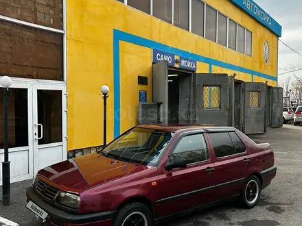 Volkswagen Vento 1995 года за 1 600 000 тг. в Темиртау – фото 2
