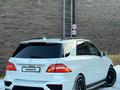 Mercedes-Benz ML 63 AMG 2014 годаfor27 000 000 тг. в Астана – фото 33