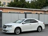 Toyota Camry 2014 года за 9 500 000 тг. в Шымкент – фото 2