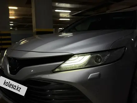 Toyota Camry 2019 года за 14 000 000 тг. в Астана – фото 18
