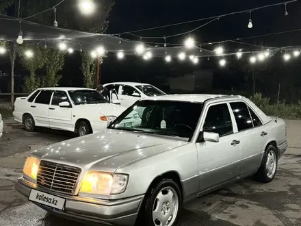 Mercedes-Benz E 280 1994 года за 3 000 000 тг. в Шымкент