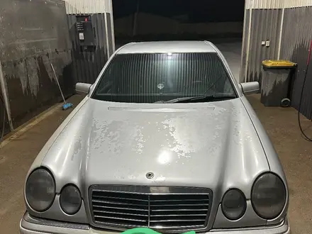 Mercedes-Benz E 230 1996 года за 2 200 000 тг. в Туркестан