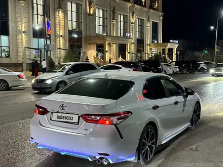 Toyota Camry 2020 года за 12 500 000 тг. в Атырау – фото 4