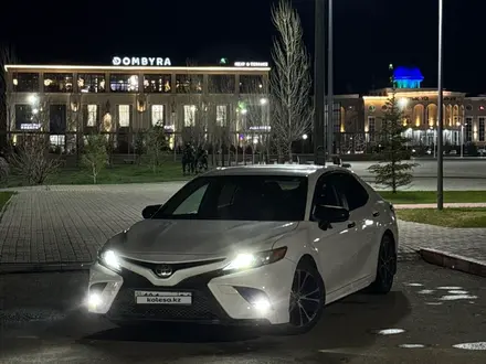 Toyota Camry 2020 года за 12 500 000 тг. в Атырау – фото 5