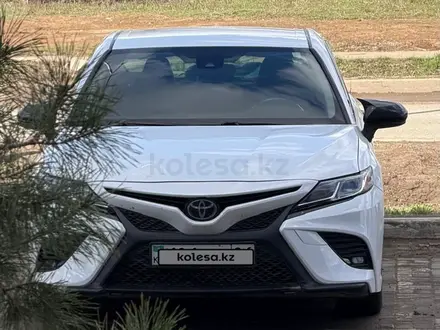 Toyota Camry 2020 года за 12 500 000 тг. в Атырау – фото 7