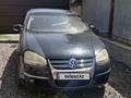 Volkswagen Jetta 2006 года за 1 800 000 тг. в Караганда