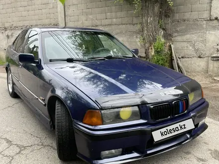 BMW 320 1994 года за 1 750 000 тг. в Алматы – фото 2