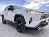 Toyota RAV4 2022 года за 19 750 000 тг. в Уральск