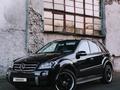 Mercedes-Benz ML 63 AMG 2006 года за 9 500 000 тг. в Петропавловск – фото 2