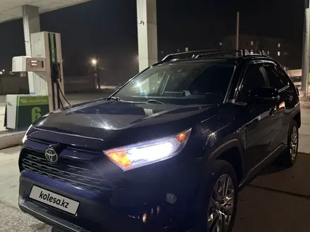 Toyota RAV4 2020 года за 14 500 000 тг. в Семей