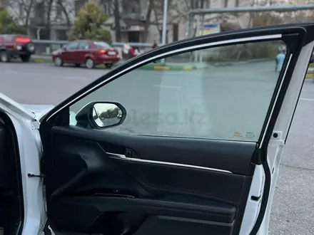 Toyota Camry 2020 года за 16 000 000 тг. в Шымкент – фото 11