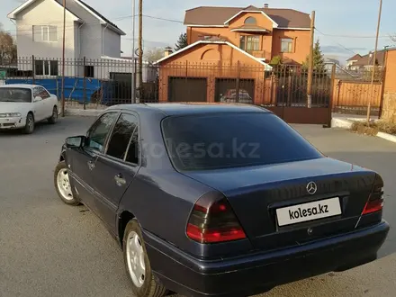 Mercedes-Benz C 220 1999 года за 1 900 000 тг. в Семей – фото 3