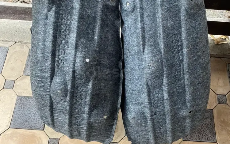 Задние подкрыльники Тойота Хайландер за 10 000 тг. в Алматы