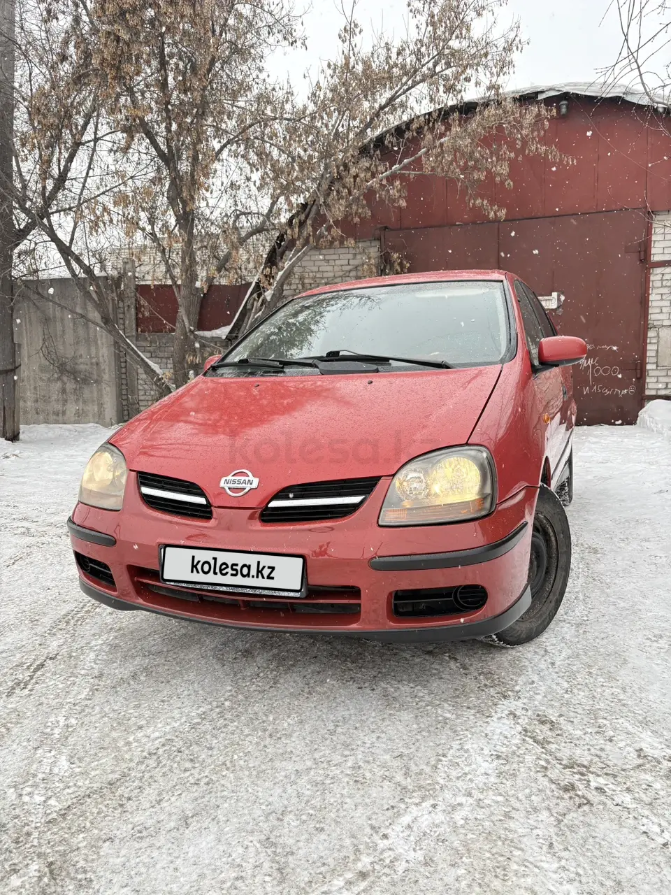 Nissan Tino, 2001